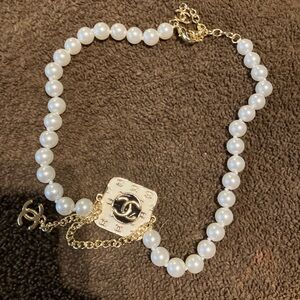 CHANEL Gold and Cream Pearl Necklace